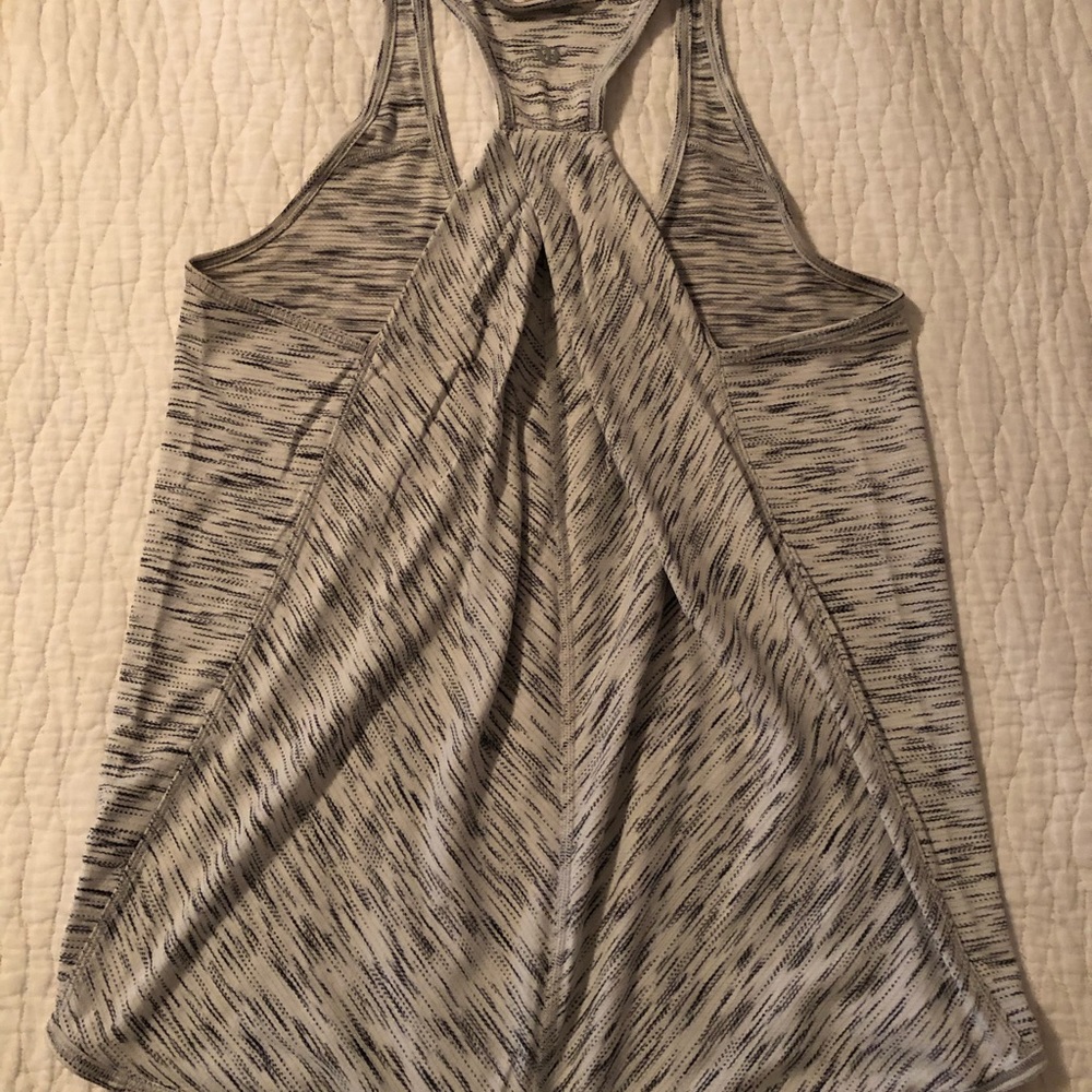 Lululemon essential tank - Picture 3 of 4